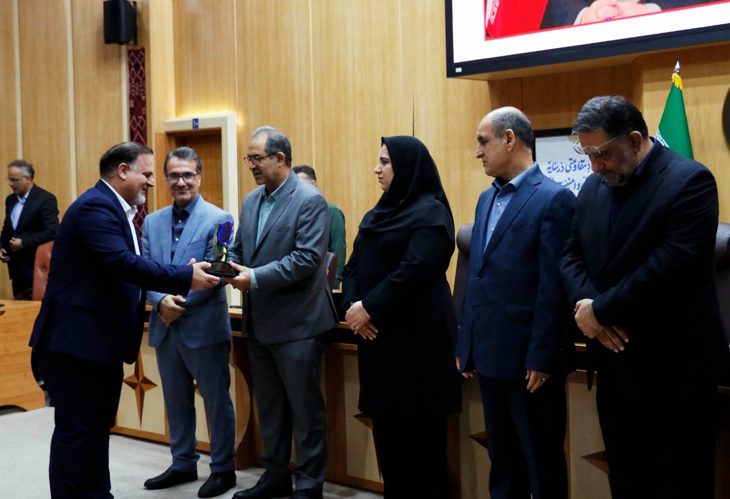 برق منطقه‌ای گیلان در دولت هوشمند برتر شد؛ تجلیل استاندار از عادل سلیمانی