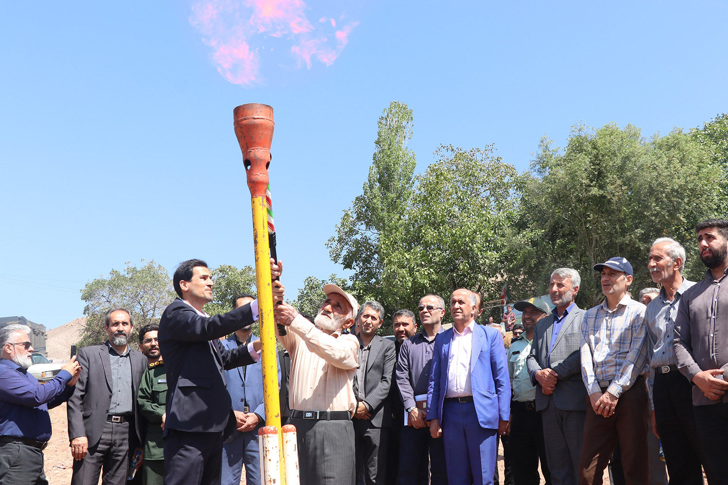 فروغ  شعله های گاز در روستای کوهستانی «کرماک» شهرستان رودبار