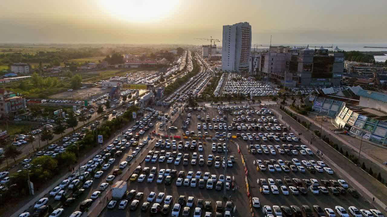 استقبال چشم‌گیر گردشگران از منطقه آزاد انزلی در آخرین روزهای تابستان