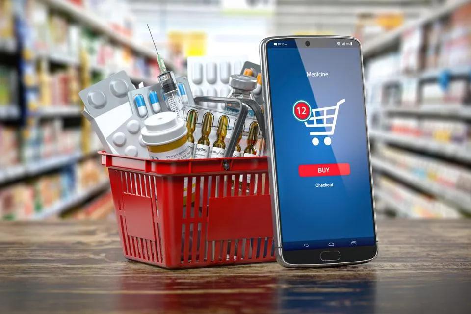 فروش اینترنتی دارو غیرقانونی است / با متخلفان برخورد قاطع می شود