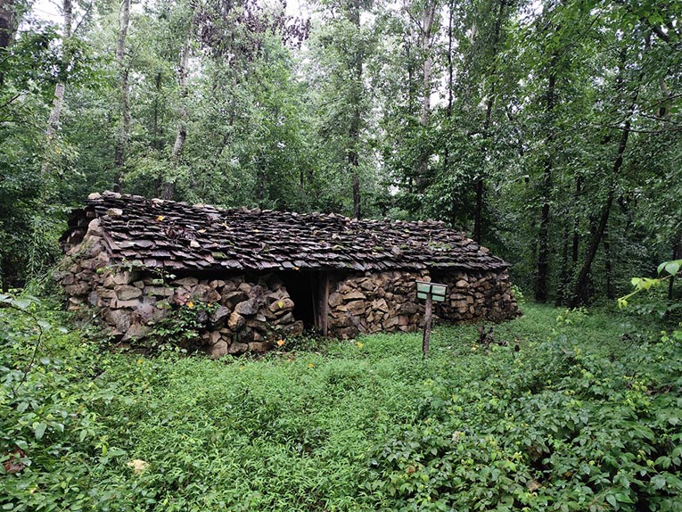 موزه میراث‌روستایی گیلان در بارش تابستانی