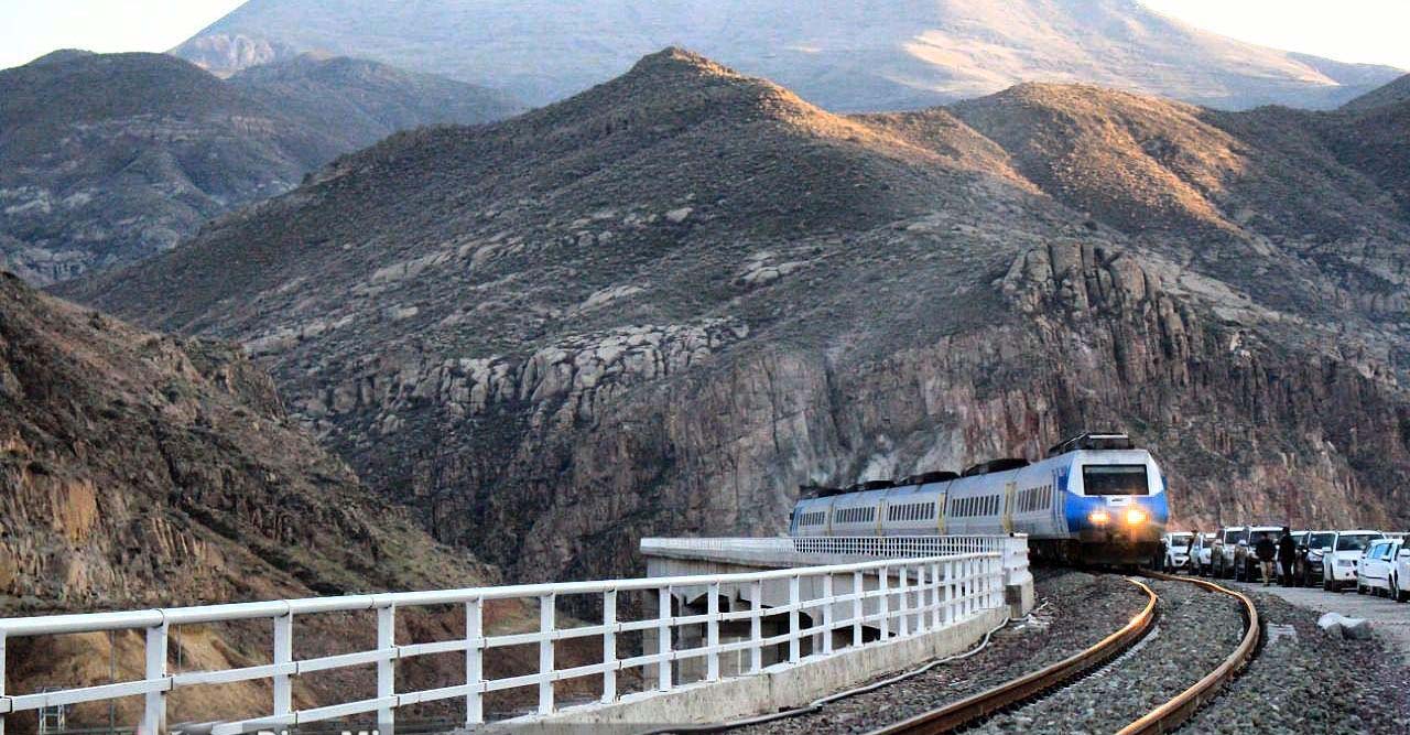 توقف قطار رشت  کاسپین در ایستگاه وعده‌ها 