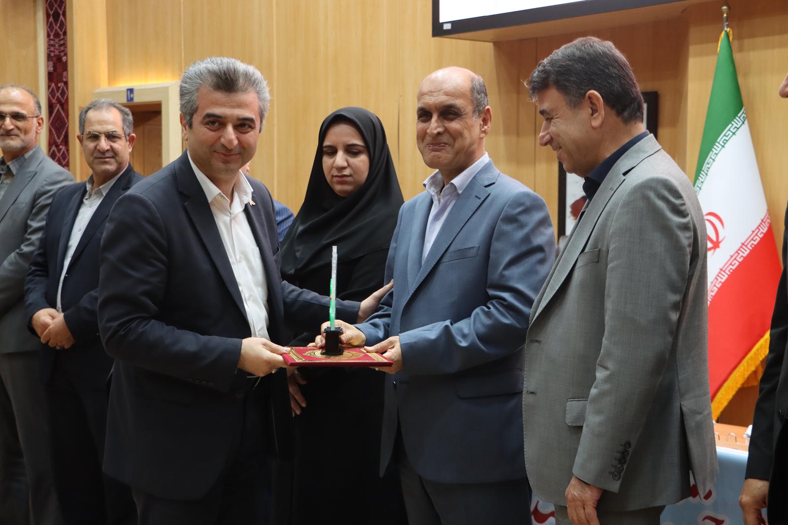 پست گیلان دستگاه برگزیده جشنواره شهید رجایی شد